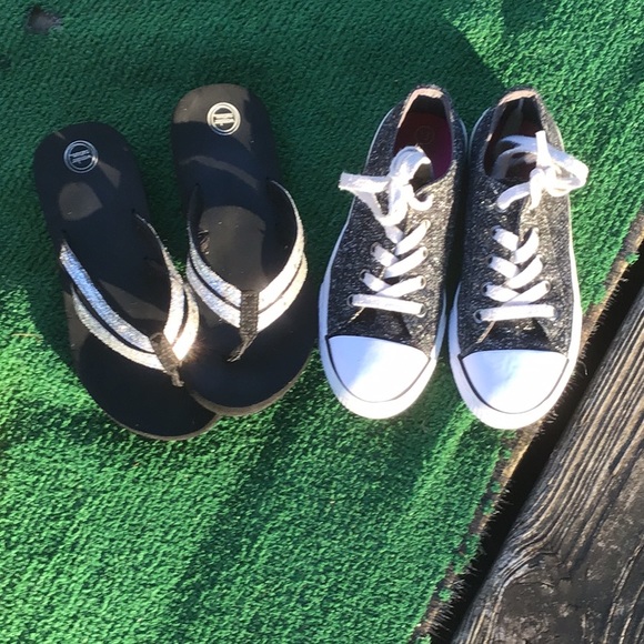 Bundle girls sneaker(GUC)and pr of newer flip flip - Picture 5 of 5